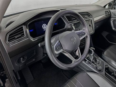 Used 2024 Volkswagen Tiguan SE AWD/4WD image 23