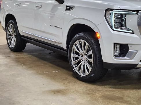Used 2021 GMC Yukon Denali w/ Denali Ultimate Package AWD/4WD image 16