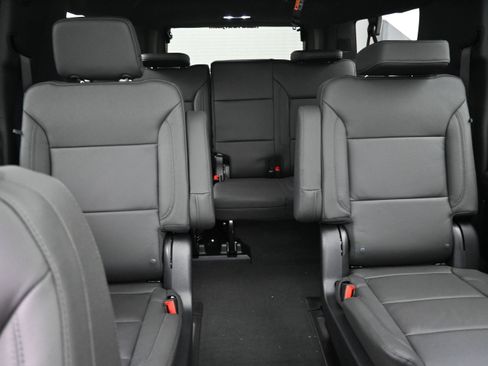 New 2026 Chevrolet Suburban Z71 w/ Z71 Off-Road Package AWD/4WD image 35