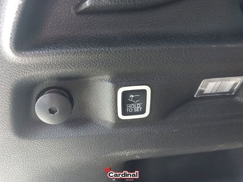 Used 2024 Jeep Grand Cherokee L Laredo image 11