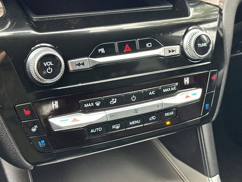 Used 2021 Ford Explorer Limited w/ Equipment Group 301A image 22