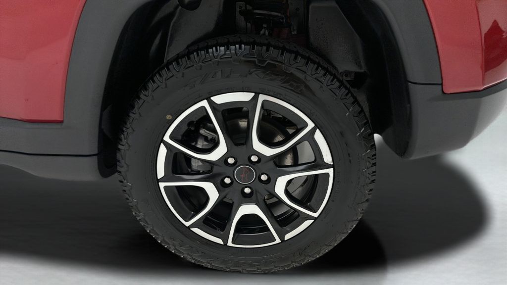 Used 2025 Jeep Compass Trailhawk AWD/4WD image 8