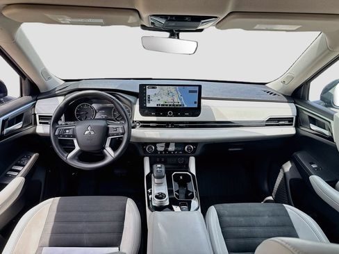 Used 2025 Mitsubishi Outlander SE FWD image 25