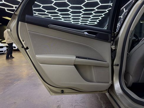 Used 2018 Ford Fusion SE image 17