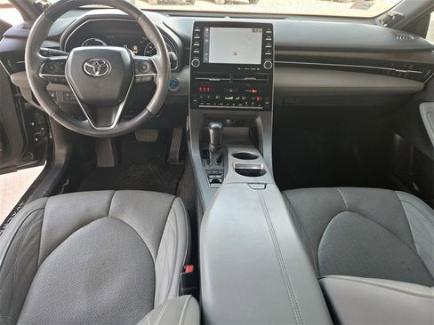 Used 2021 Toyota Avalon Limited image 12
