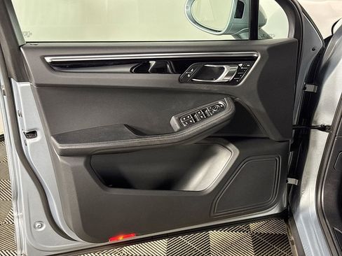 Used 2023 Porsche Macan image 10