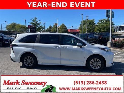 Used 2024 Toyota Sienna XLE image 5