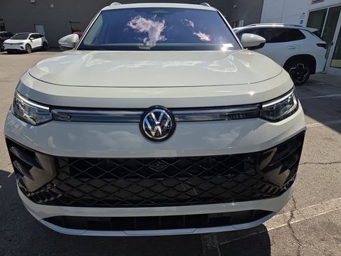 New 2026 Volkswagen Tiguan SEL R-Line AWD/4WD image 4
