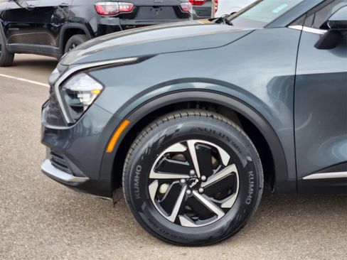 Used 2023 Kia Sportage LX image 4