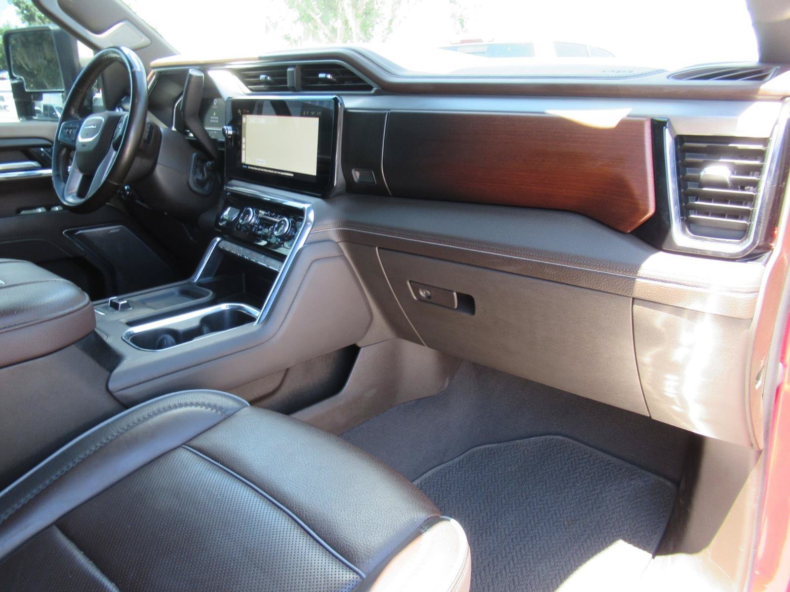 Used 2024 GMC Sierra 2500 Denali w/ Denali Reserve Package AWD/4WD image 11