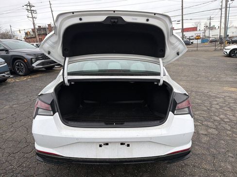 Certified 2022 Hyundai Elantra Limited image 12