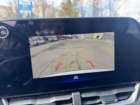 Used 2025 Chevrolet Equinox LT image 17