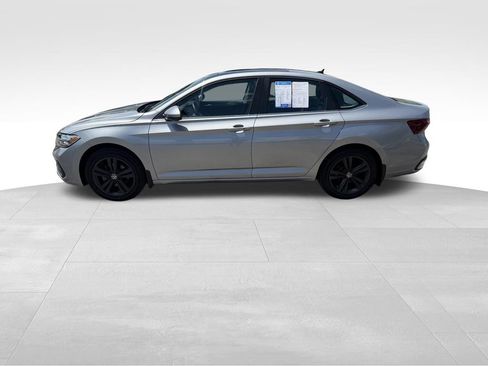 Used 2022 Volkswagen Jetta SE FWD image 4
