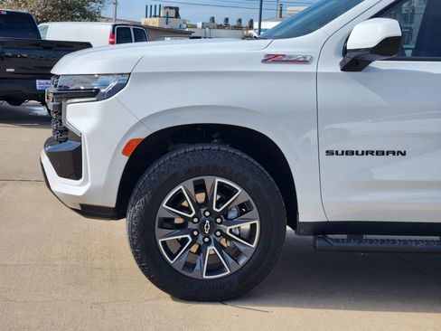 Used 2024 Chevrolet Suburban Z71 image 10