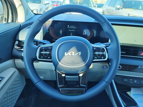 New 2026 Kia Carnival EX image 11