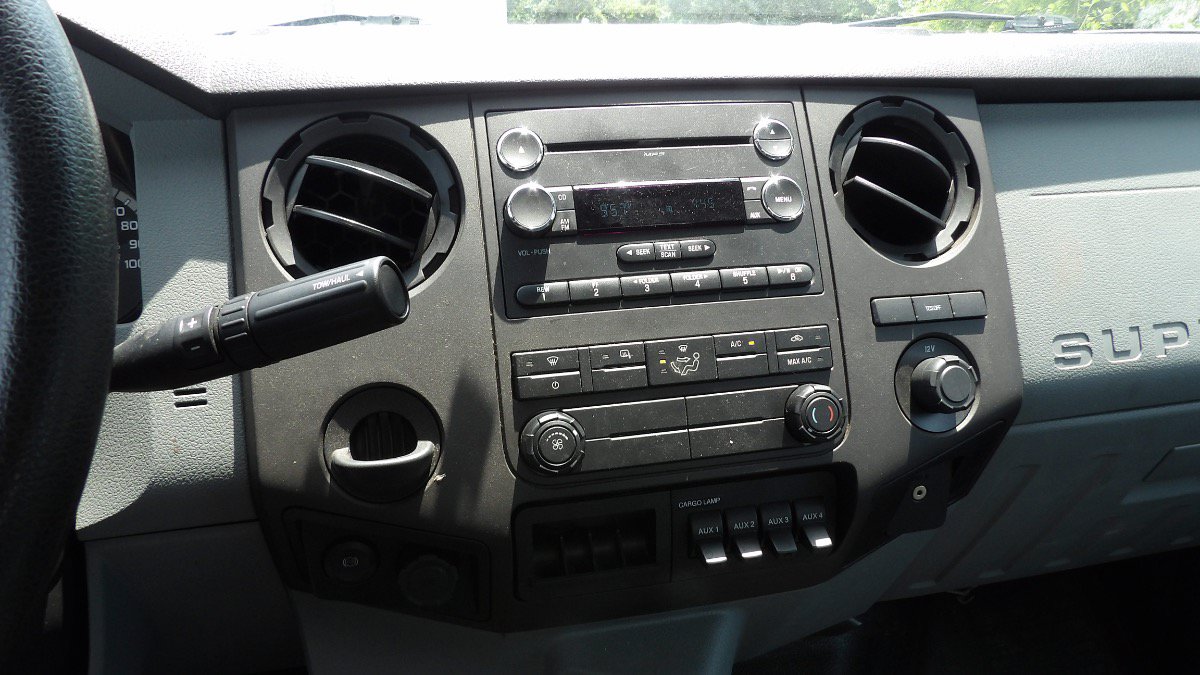 Used 2016 Ford F750 2WD Regular Cab Super Duty image 13