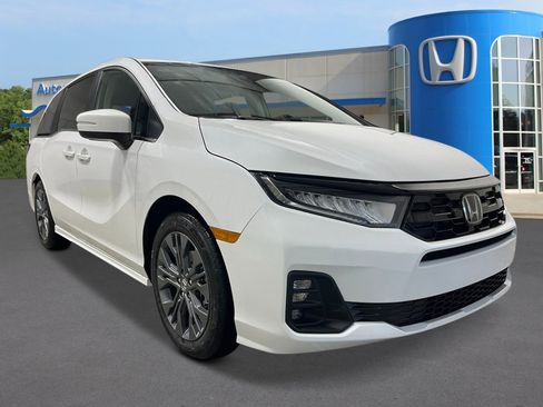 New 2026 Honda Odyssey Touring image 9