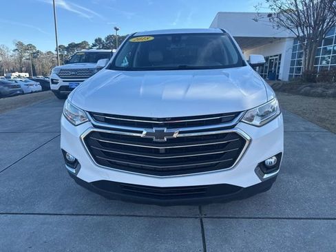 Used 2018 Chevrolet Traverse LT image 2