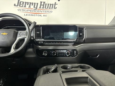Used 2023 Chevrolet Silverado 1500 LT AWD/4WD image 24