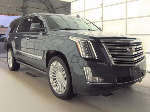 Used 2020 Cadillac Escalade ESV Platinum image 2