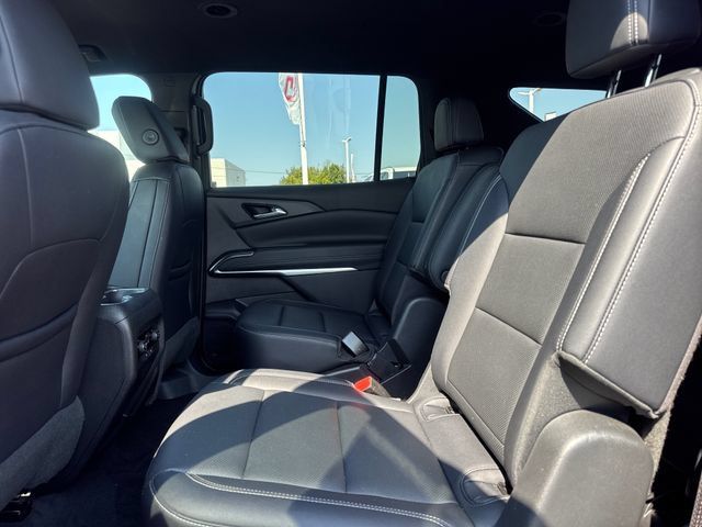 Used 2025 Chevrolet Traverse LT FWD image 11