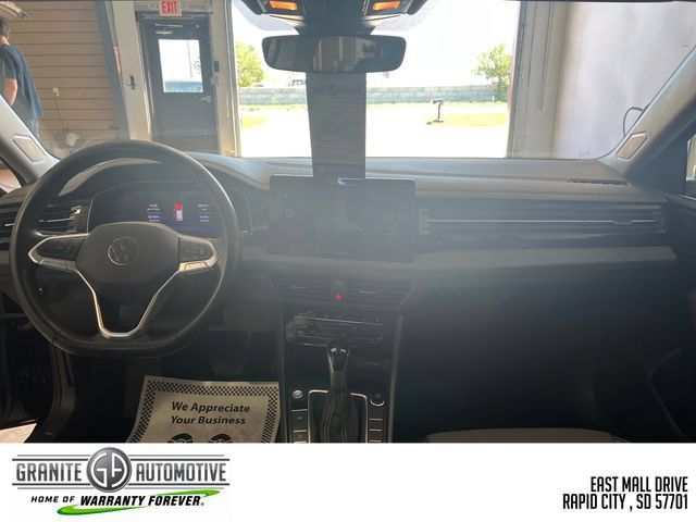 Used 2025 Volkswagen Jetta SE FWD image 21