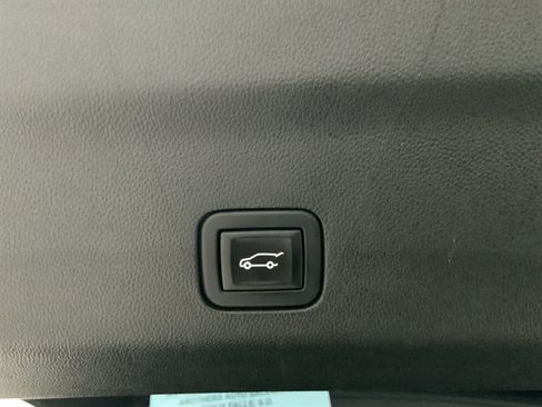 Used 2025 Chevrolet Suburban Z71 AWD/4WD image 10