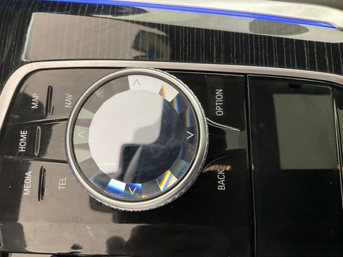 Used 2025 BMW X5 xDrive40i w/ Executive Package image 21