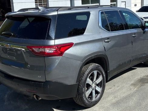 Used 2021 Chevrolet Traverse LT w/ LT Premium Package AWD/4WD image 5