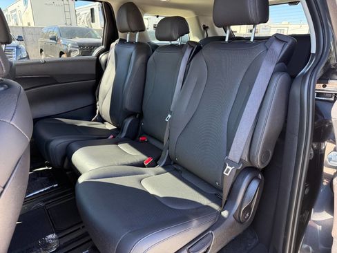 Used 2025 Kia Carnival SX Prestige image 19