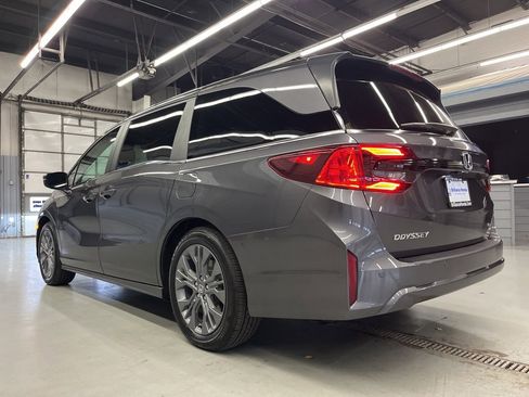 Used 2025 Honda Odyssey Touring image 5