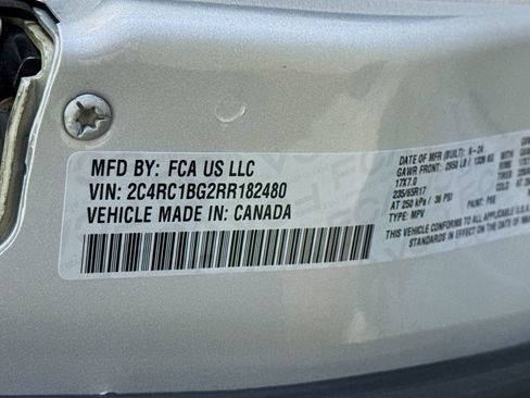 Used 2024 Chrysler Pacifica Touring-L FWD image 32