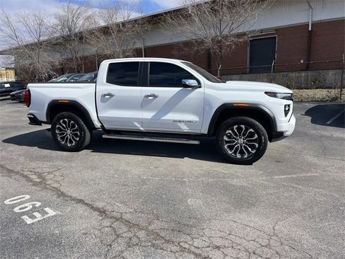 Used 2024 GMC Canyon Denali image 2