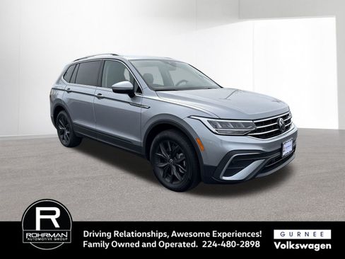 Used 2024 Volkswagen Tiguan SE w/ Panoramic Sunroof Package AWD/4WD image 2