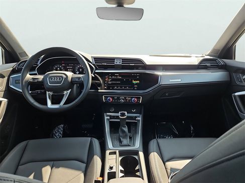 New 2025 Audi Q3 2.0T Premium image 4
