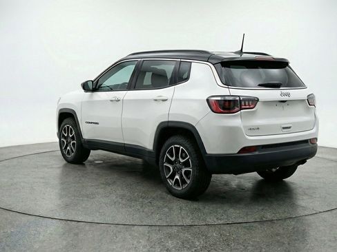 Used 2025 Jeep Compass Trailhawk image 6