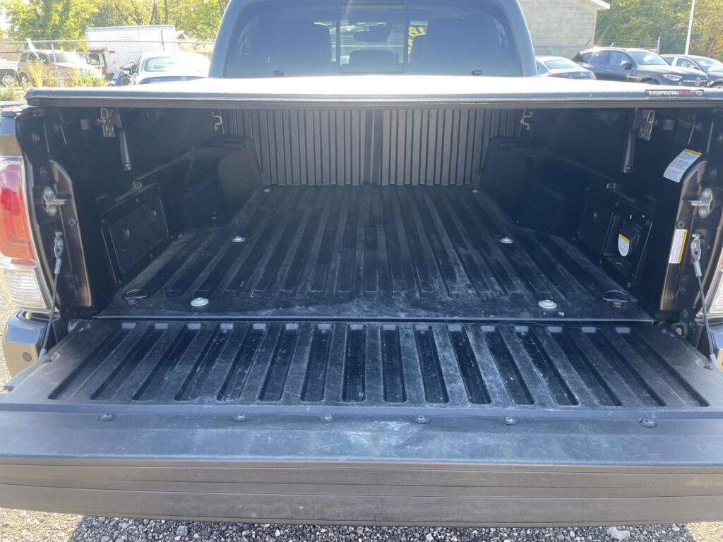 Used 2018 Toyota Tacoma Limited AWD/4WD image 17