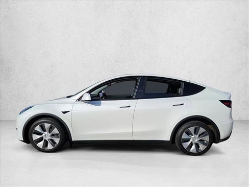 Used 2022 Tesla Model Y Long Range image 8