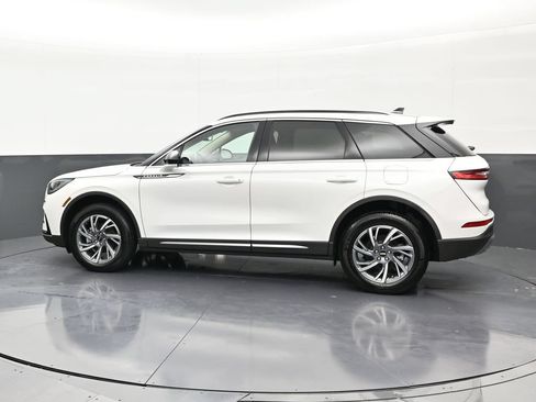 Used 2026 Lincoln Corsair Premiere FWD image 2