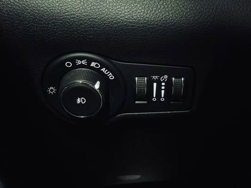 Used 2022 Jeep Compass Trailhawk w/ Trailhawk Elite Group image 32