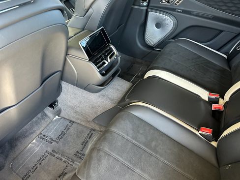 New 2025 Bentley Flying Spur Plug-In Hybrid image 10