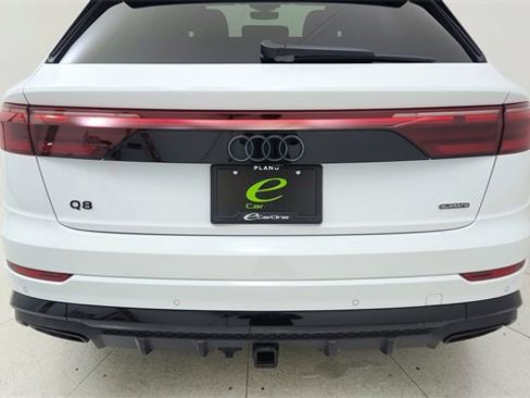 Used 2025 Audi Q8 Prestige w/ Prestige Package image 11