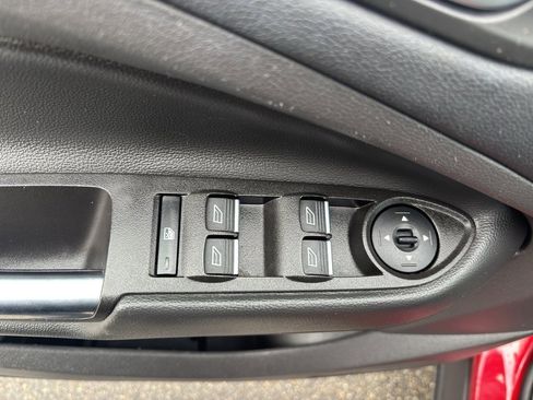 Used 2017 Ford Escape SE w/ Equipment Group 201A image 19