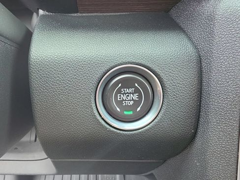 Certified 2025 GMC Acadia Denali w/ Super Cruise Package FWD image 32
