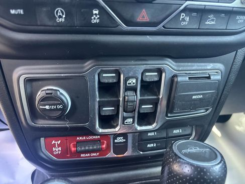 Used 2021 Jeep Gladiator Mojave AWD/4WD image 30