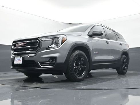 Used 2024 GMC Terrain AT4 image 8