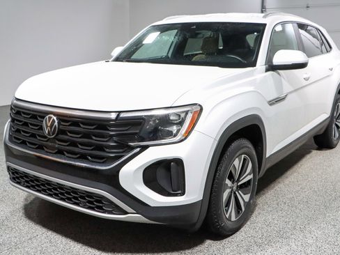 Used 2024 Volkswagen Atlas Cross Sport SE FWD image 29