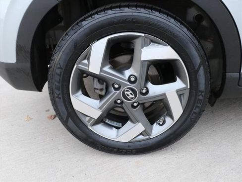 Used 2022 Hyundai Venue SEL w/ Cargo Package image 7