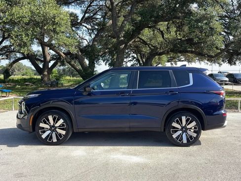 Used 2025 Mitsubishi Outlander SE AWD/4WD image 8