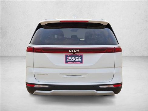 Used 2023 Kia Carnival EX FWD image 7